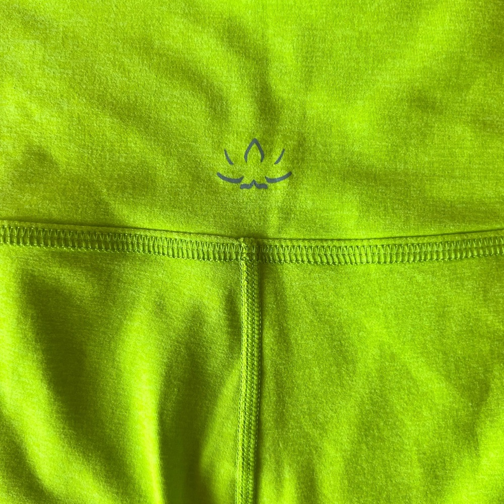 Barre3 Beyond Yoga Bike Shorts - Picture 6 of 8